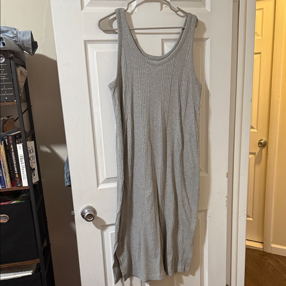 XL Gray Sleeveless Ribbed Dress plenty stretch